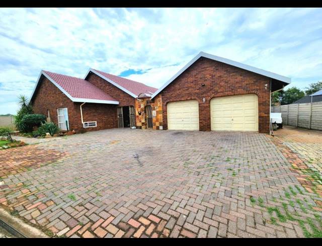 3 BEDROOM HOUSE FOR SALE IN MAYBERRY PARK